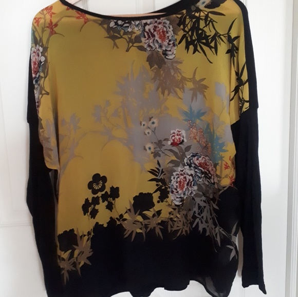 Beautiful soft top - Picture 1 of 6